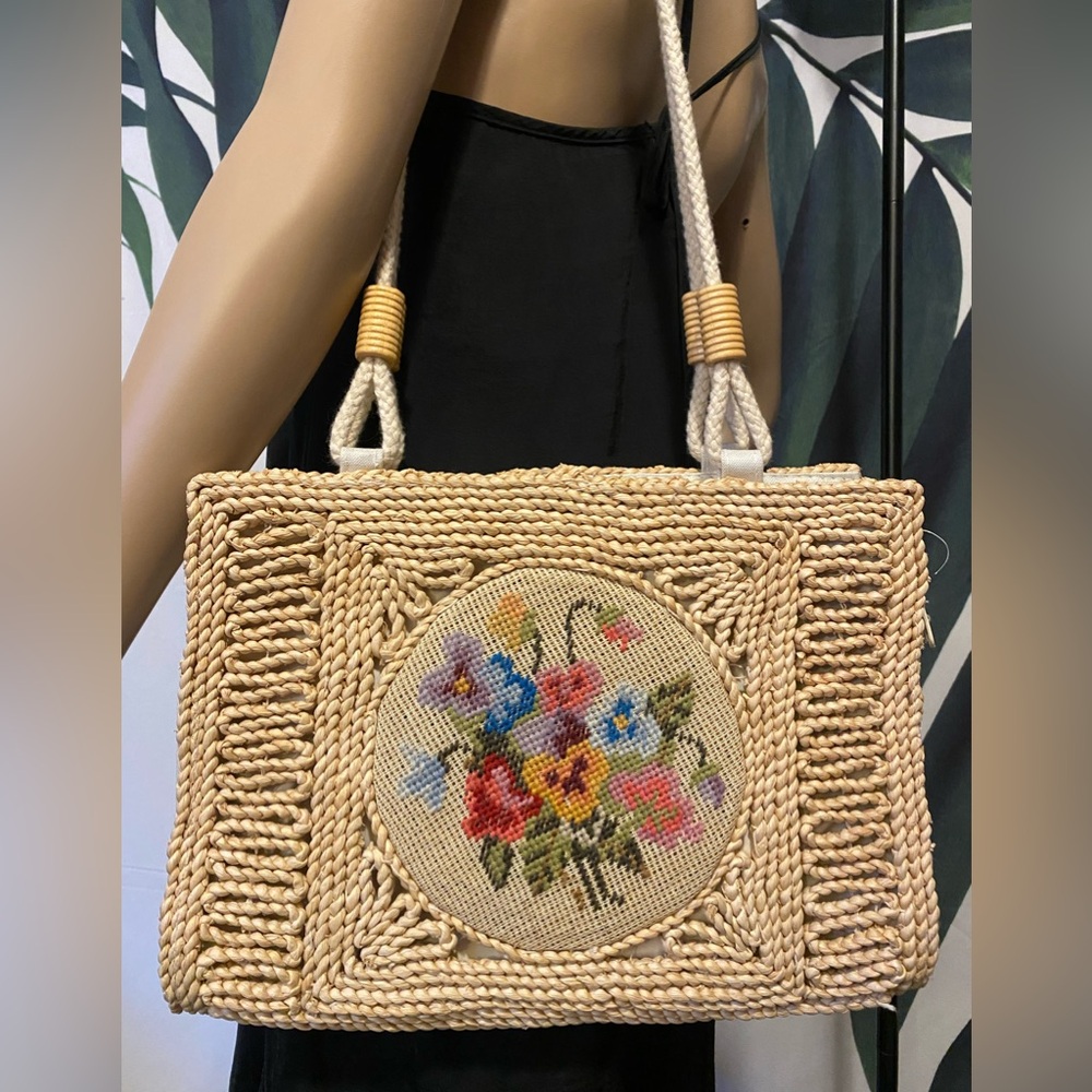 Vintage Floral Embroidered Shoulder Bag - Cream and Multicolor